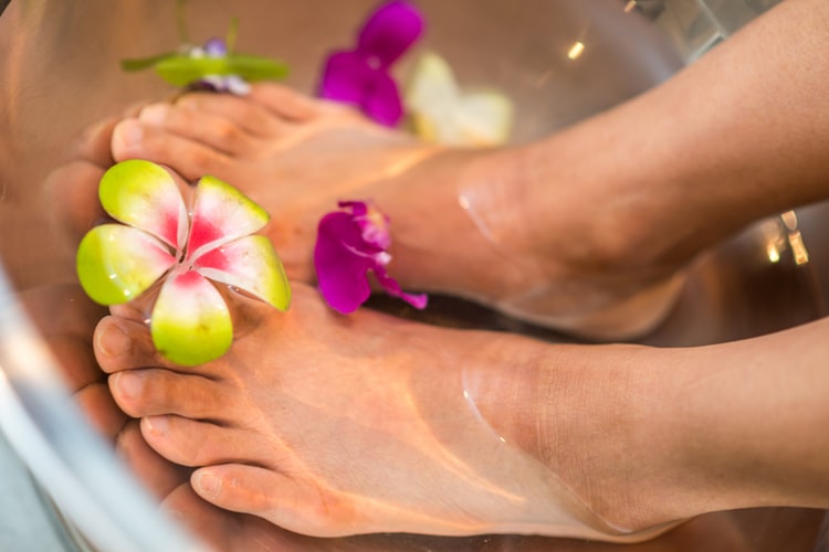 6 Important Reasons To Wash Your Feet Before Going To Bed In Summer